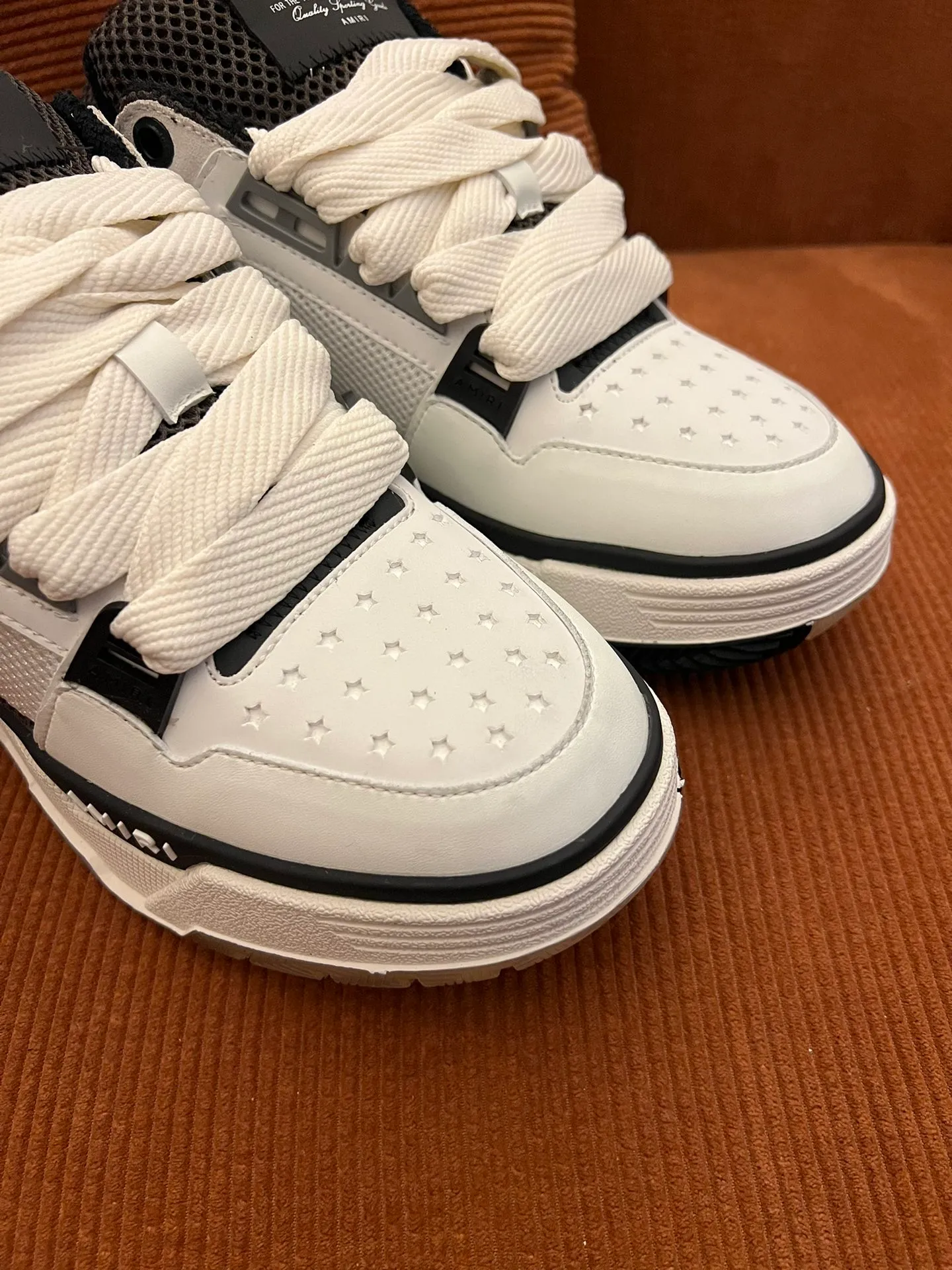 p620💰Men's shoes Amiri Emile's 2023 spring and summer new MA-1 bread shoes, couple models, casual sports shoes, sneakers Amiri gave up the rock punk style in the new season and used a large number of unsaturated colors, Morandi tones, whether you see or wear them, it will make people very happy. The large tongue of the bread shoes continues, shortens the length of the shoe body, thickens the midsole, and the toe part is more rounded. Amiri's brand letters and MA logo appear on the side of the shoe. Fabric: Original customized imported first-layer cowhide + mesh. Lining: Original customized breathable towel lining. Outsole. Foam combination material. Bottom thickness: 4CM. Size: Men's 39-45